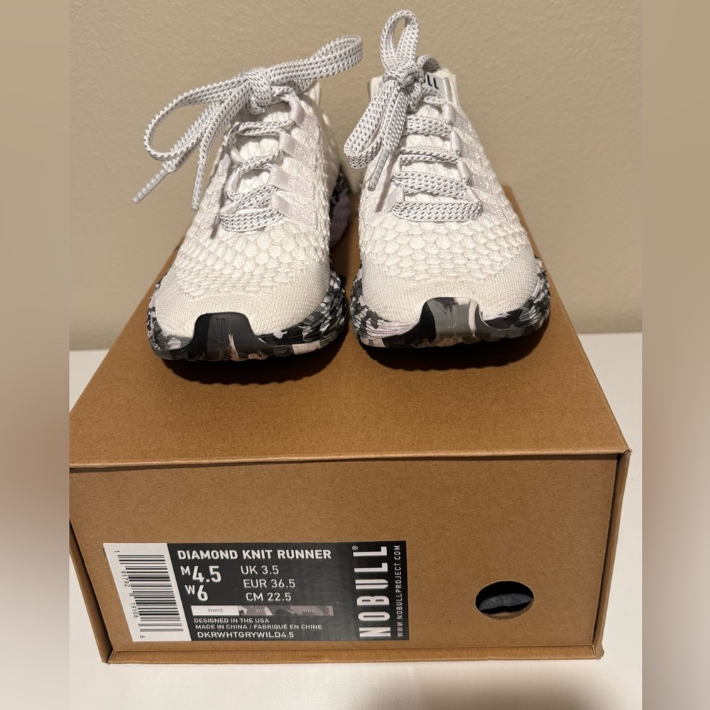 NOBULL (Womens) Wild Granite Diamond Knit Runner - White and Gray Camouflage